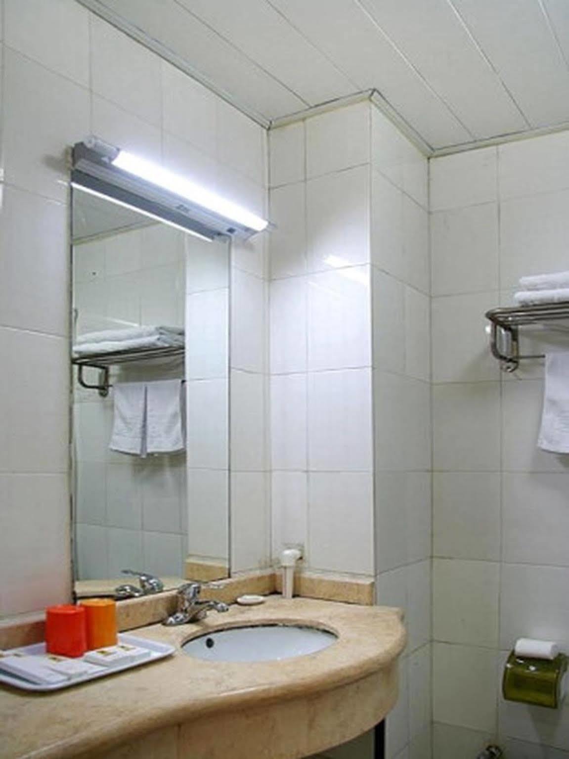Super 8 Hotel Beijing Dong Si エクステリア 写真